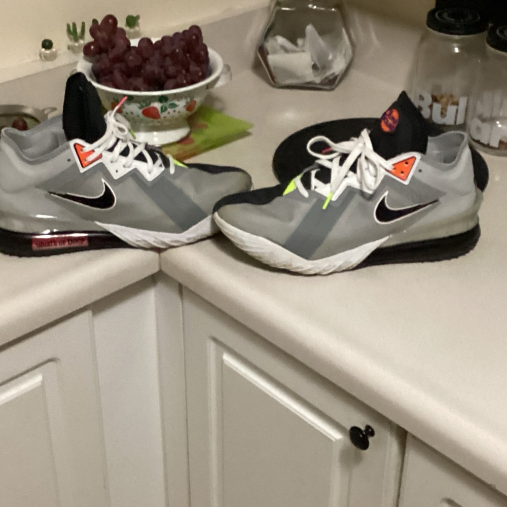 Nike LeBron 18 Low Bugs VS Marvin Space Jam Sneakers